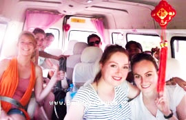 Bus tour travelers at Jingshan Park